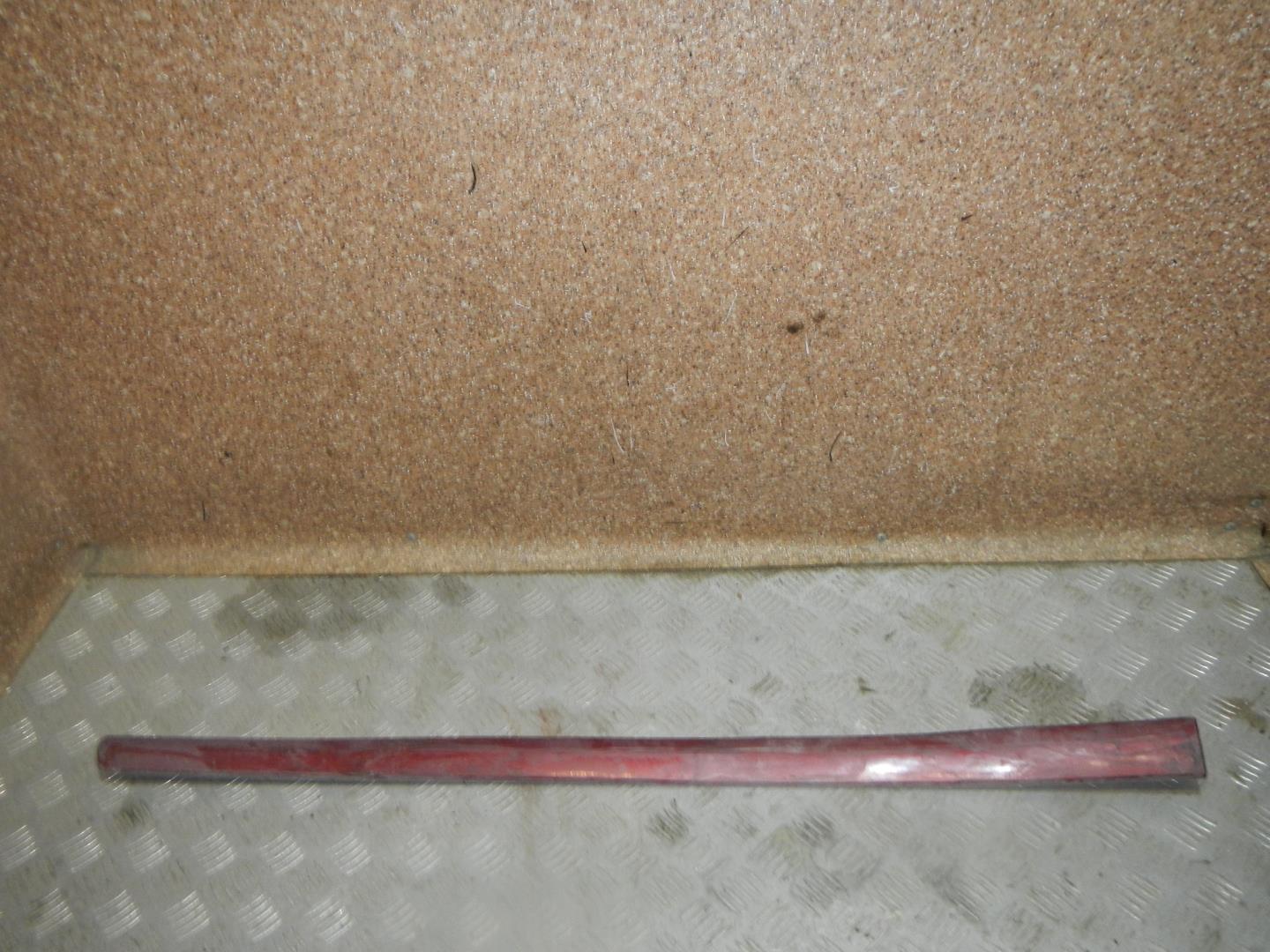 Молдинг передней левой двери