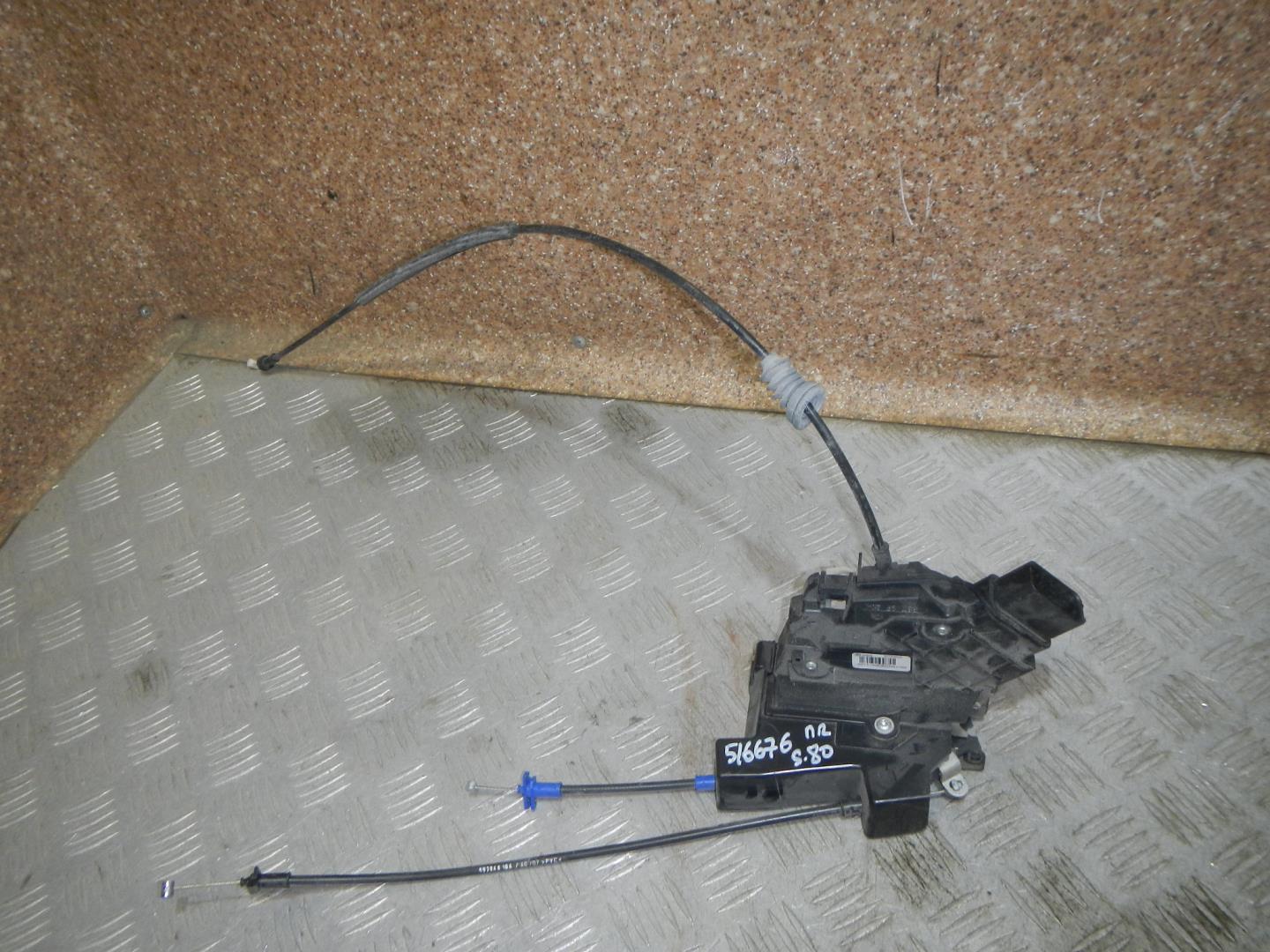 Замок двери передней правой