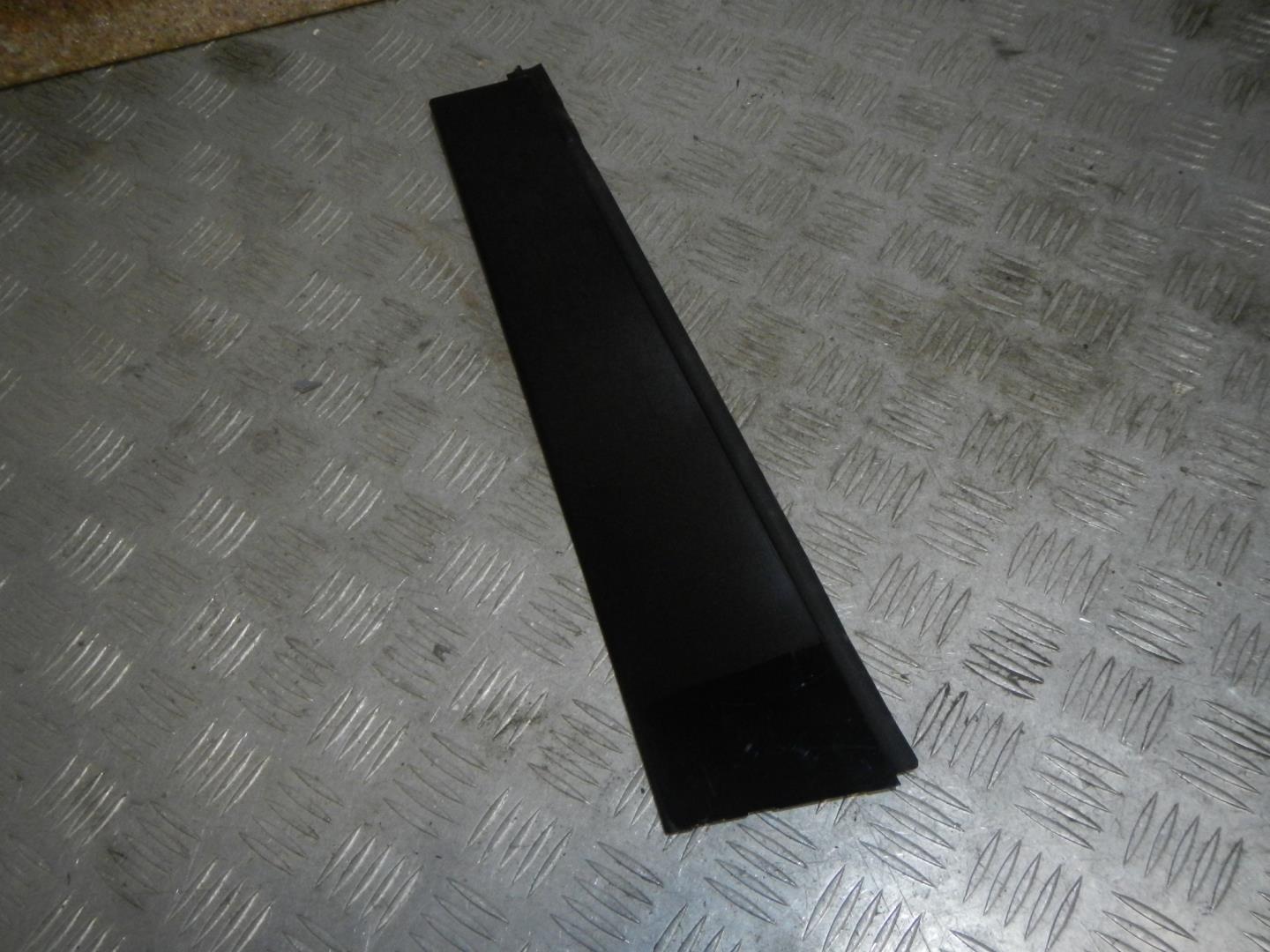 Накладка двери задней правой