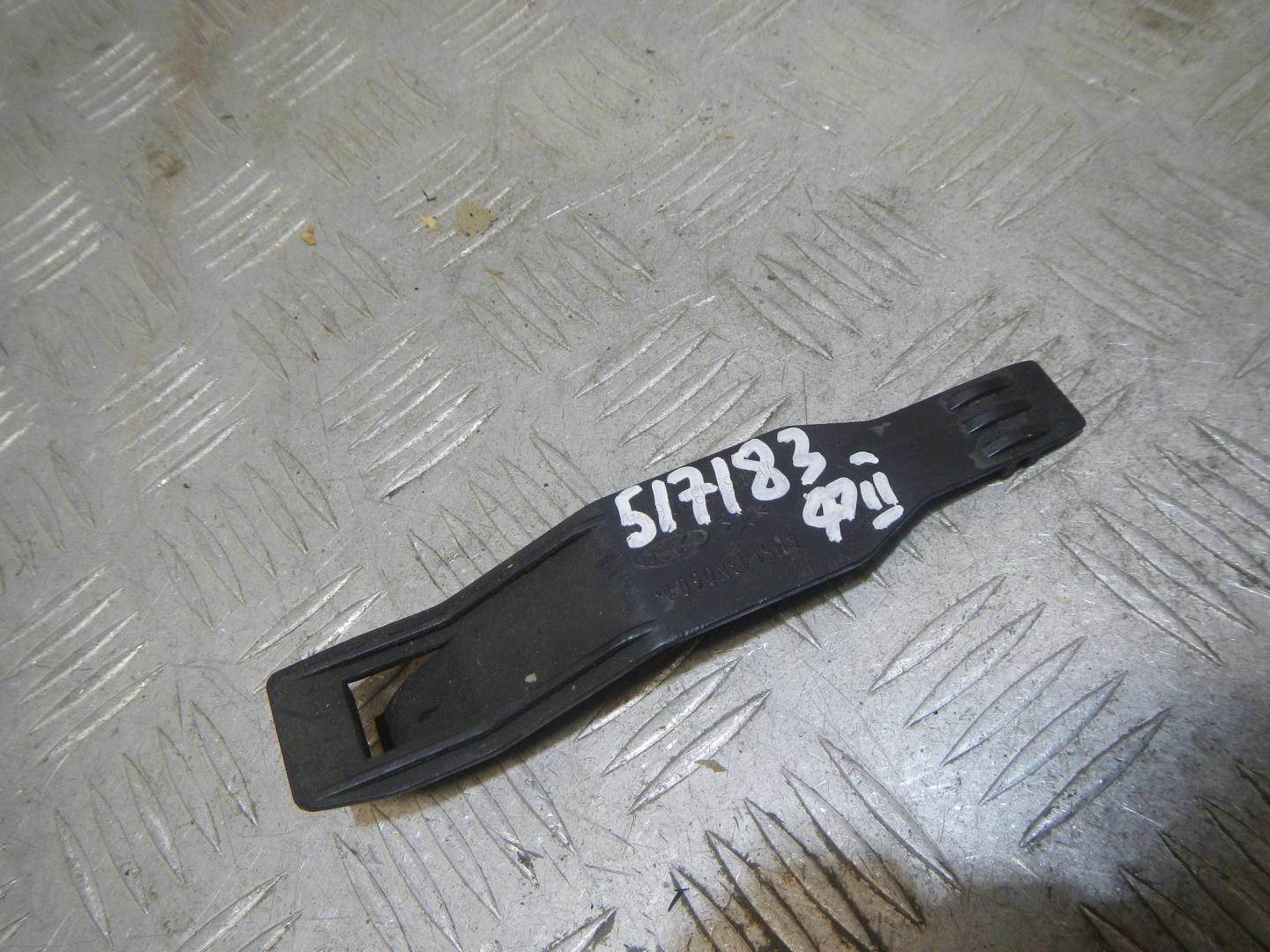 Кронштейн фар левый