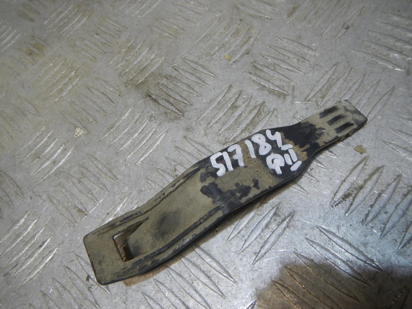 Кронштейн фар левый