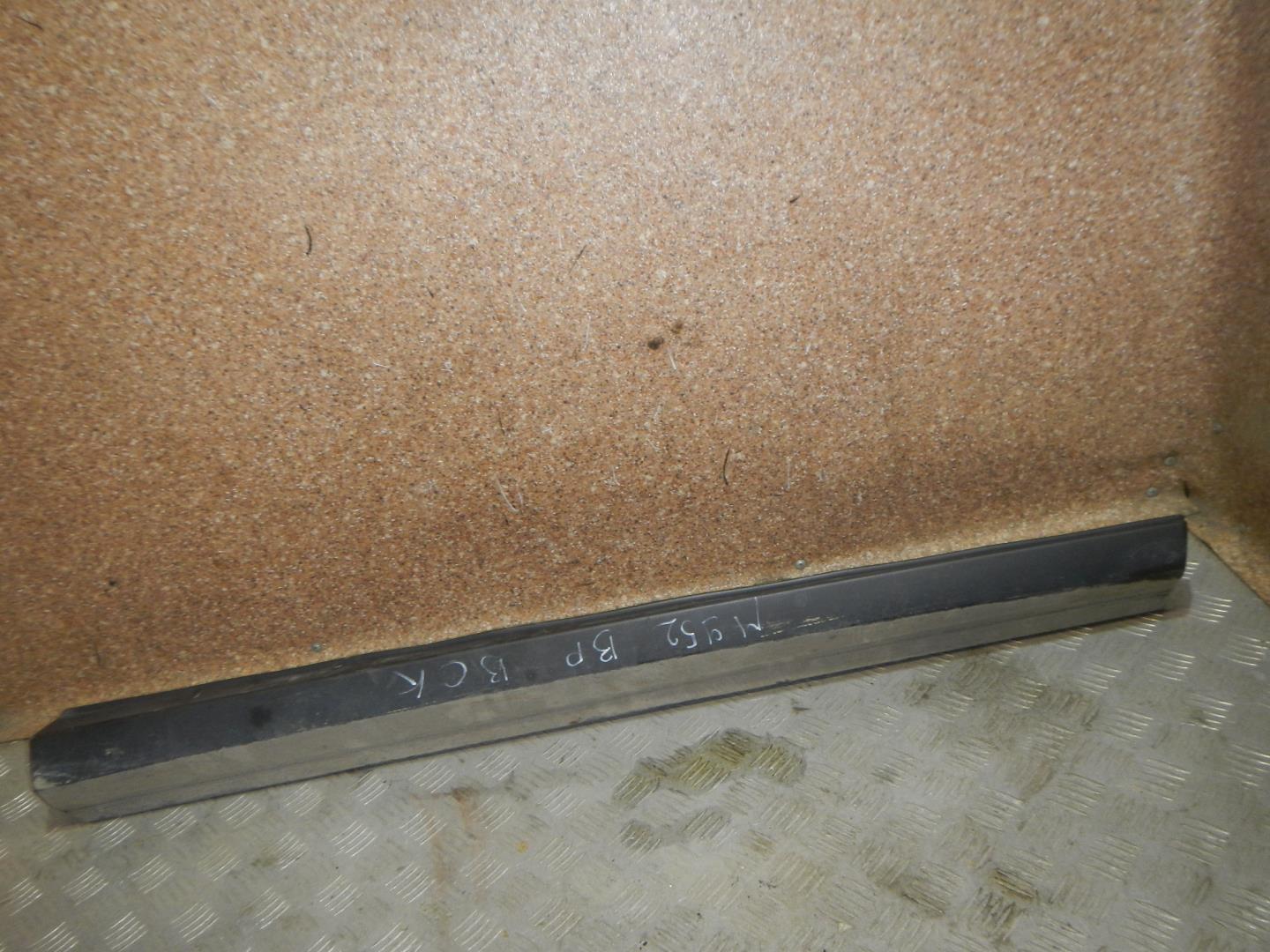 Молдинг передней правой двери