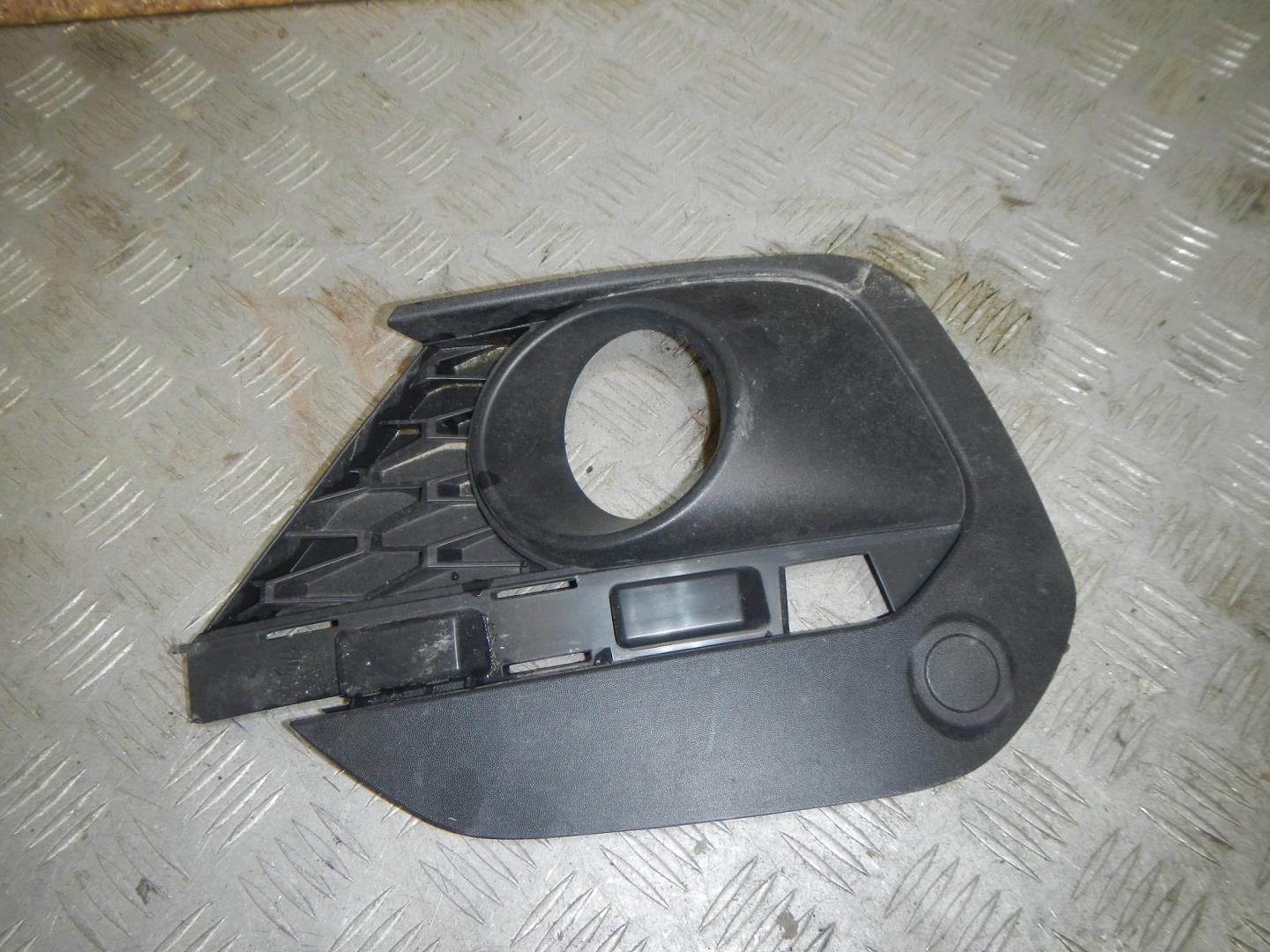 Решетка в бампер правая