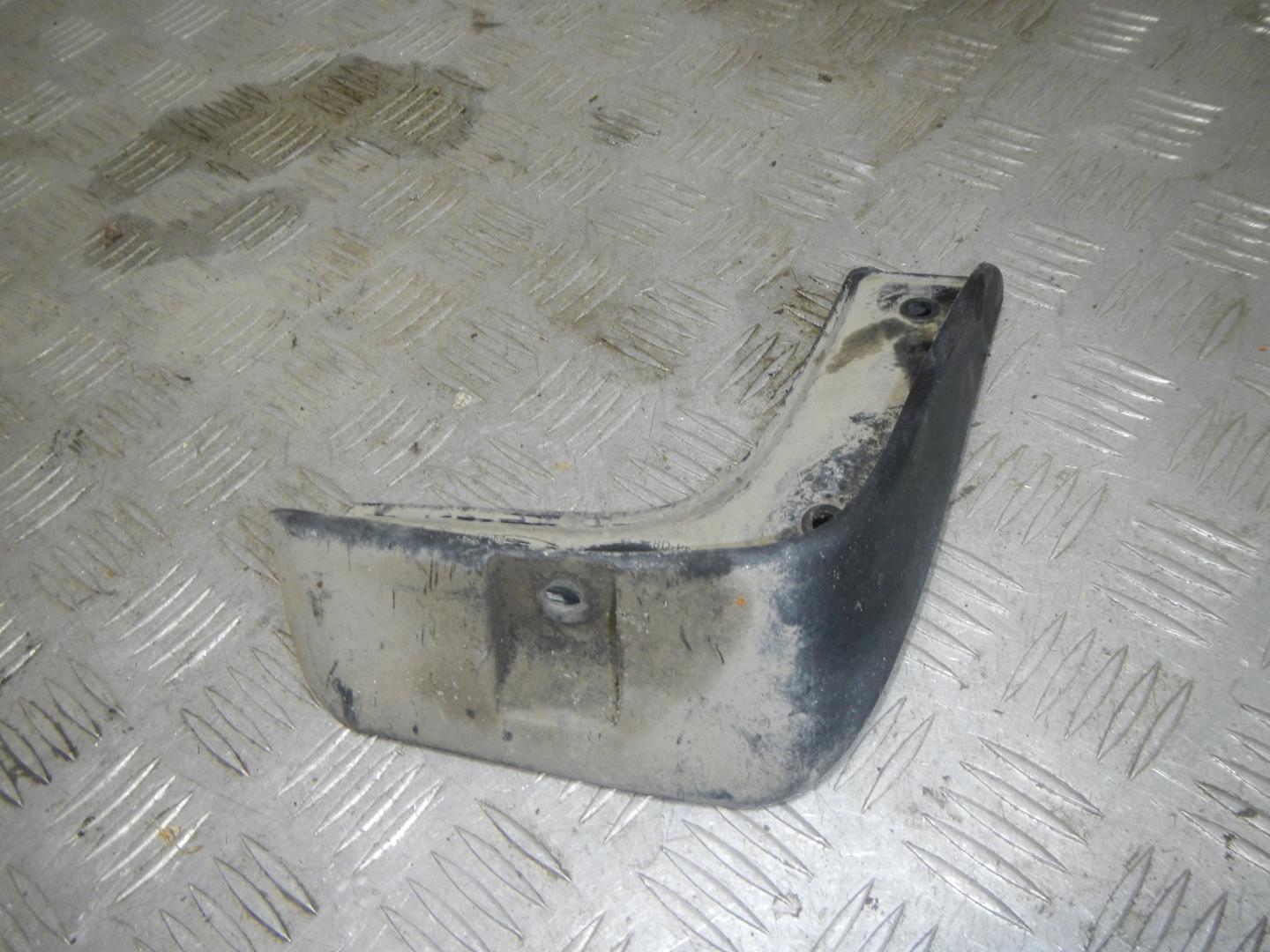 Брызговик задний правый