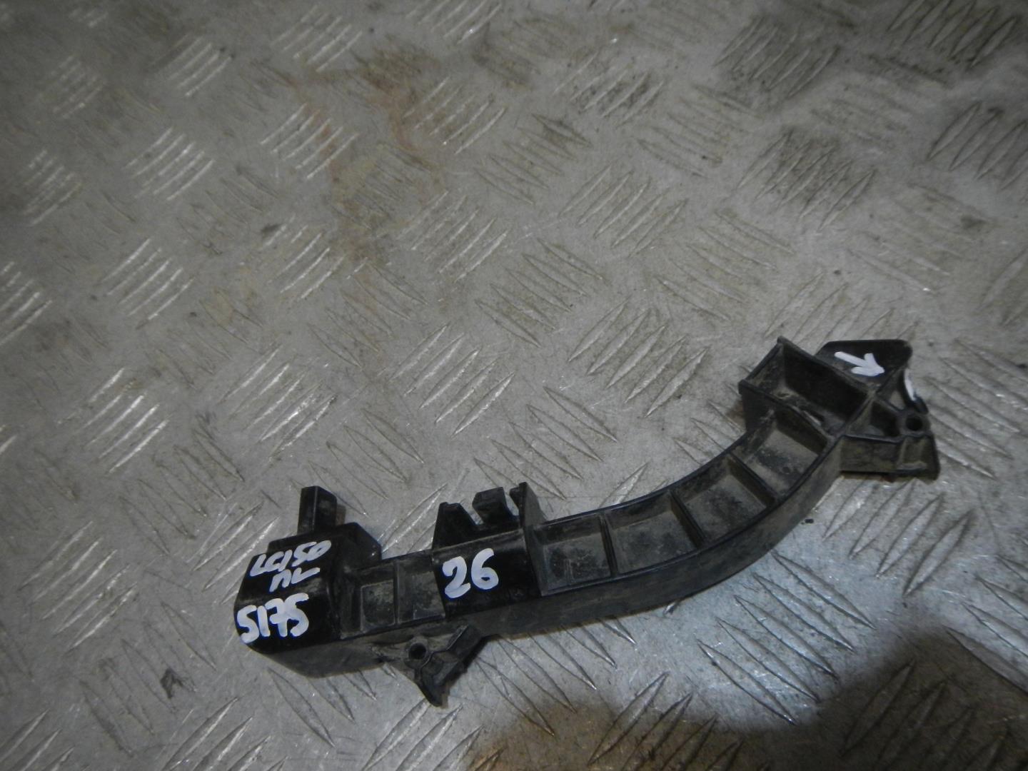 Кронштейн переднего бампера левый