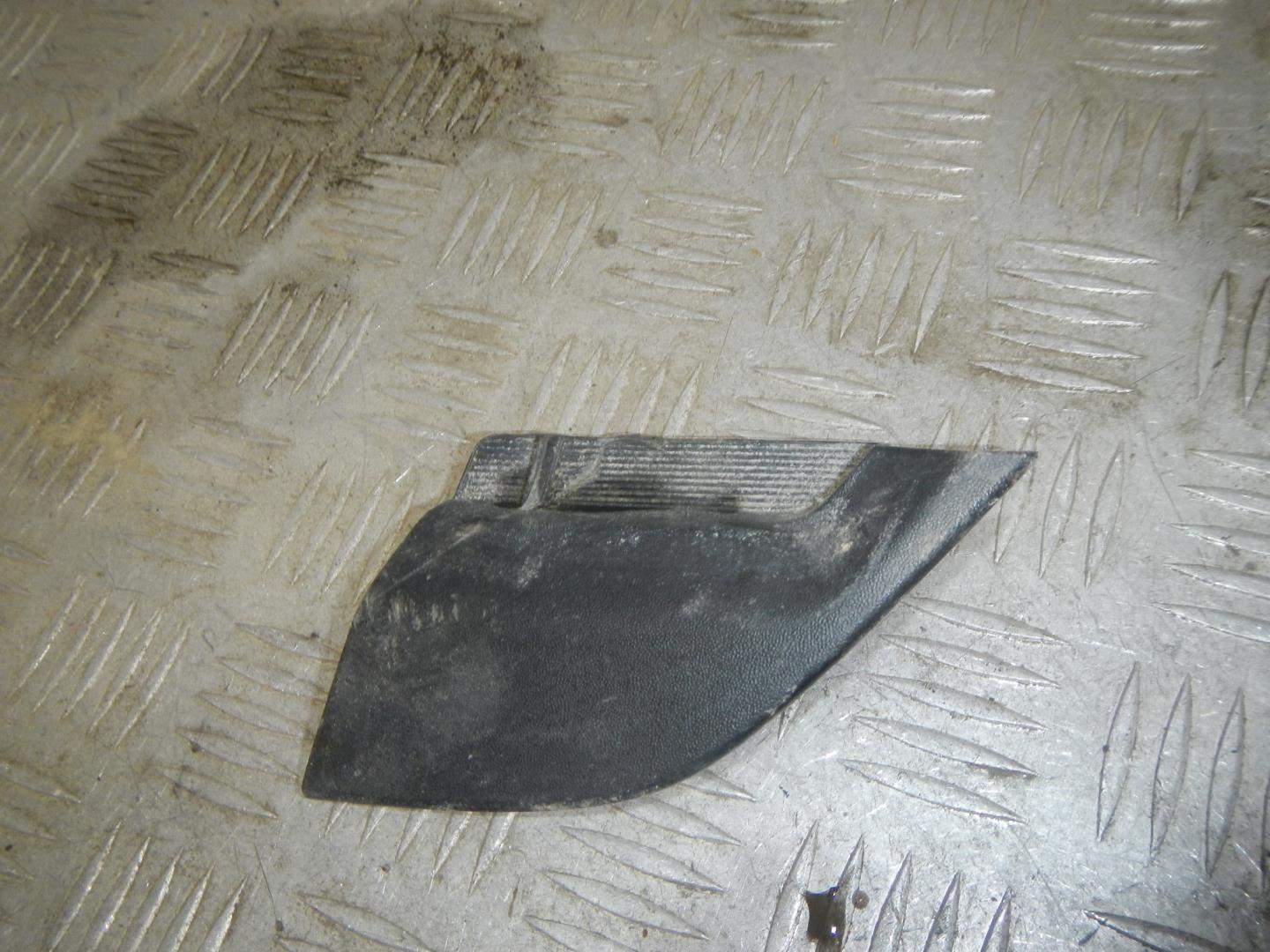 Заглушка буксировочного крюка