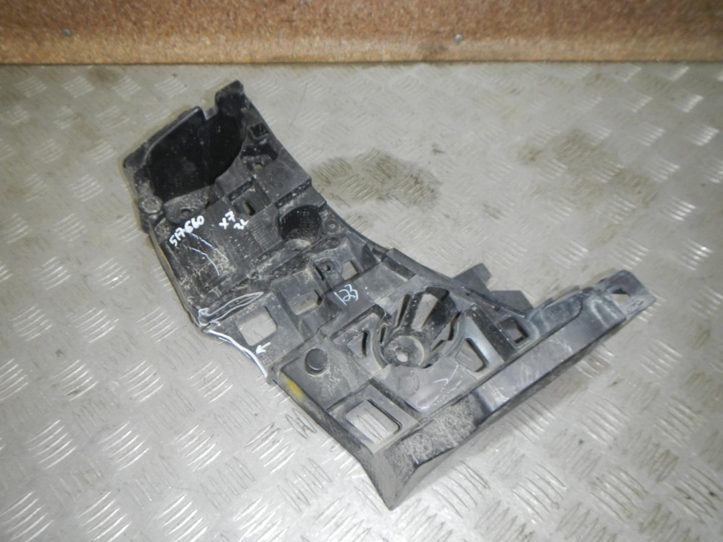 Кронштейн заднего бампера левый