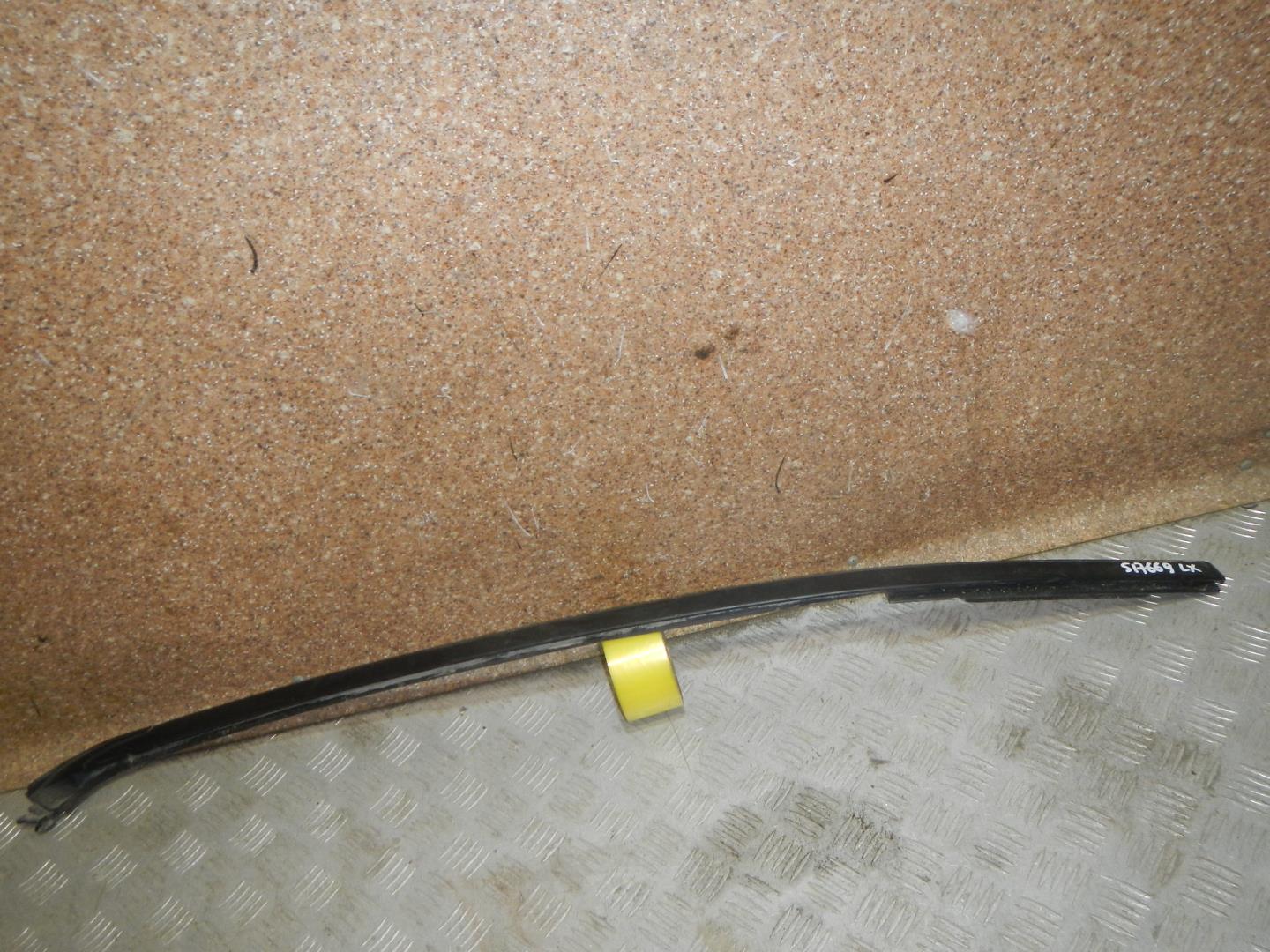 Молдинг лобового стекла