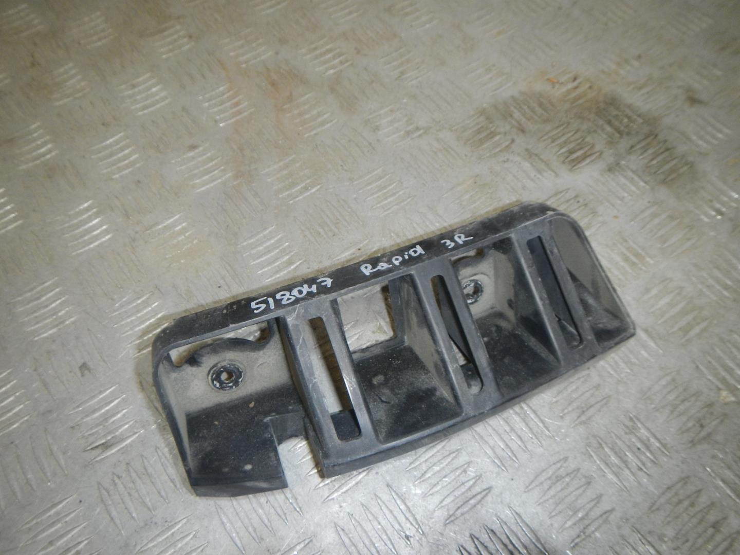 Кронштейн заднего бампера правый