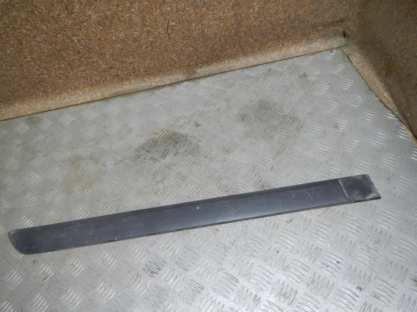 Молдинг задней правой двери