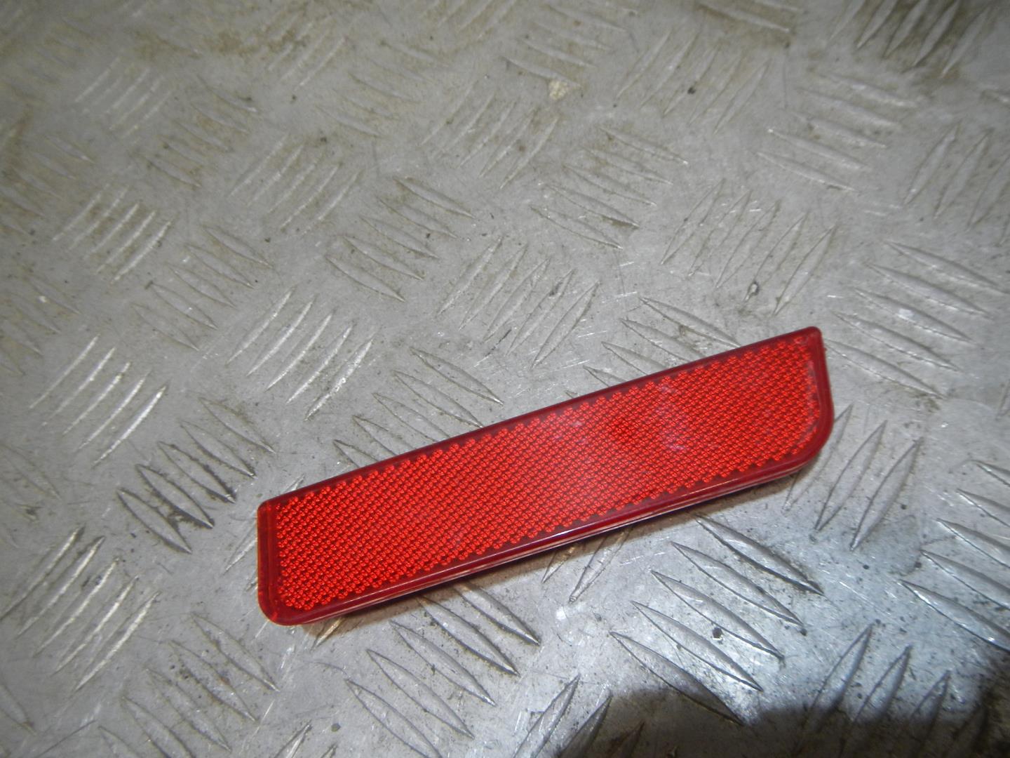 Отражатель в бампер задний правый