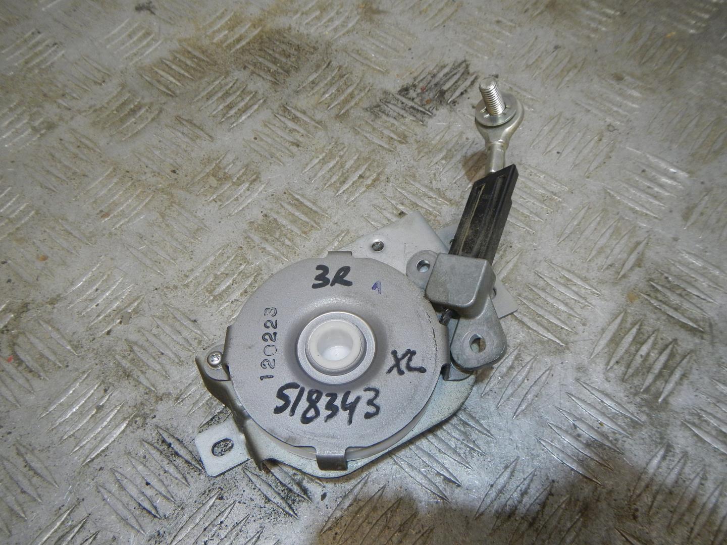 Механизм подъема двери багажника