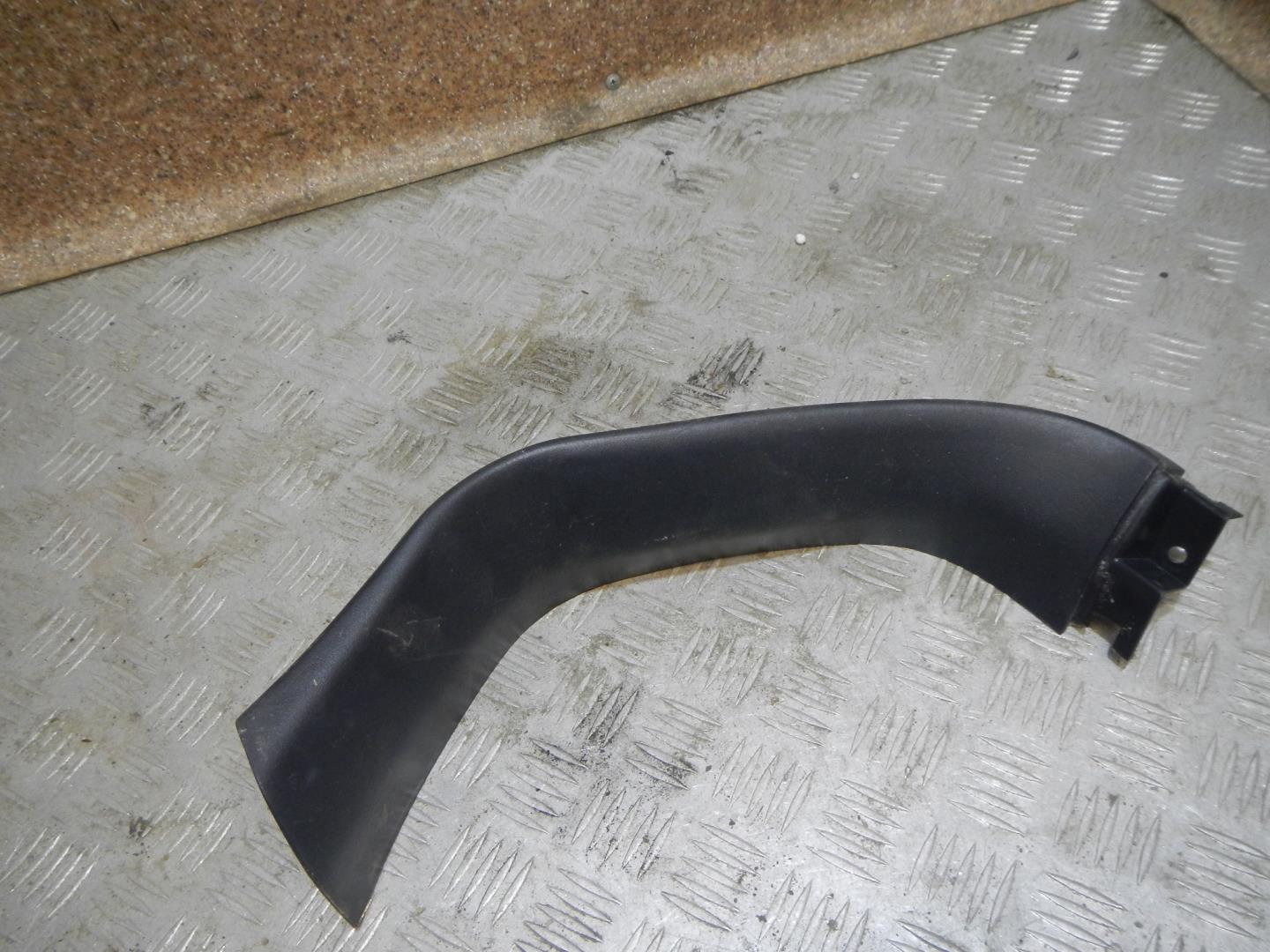 Обшивка двери багажника