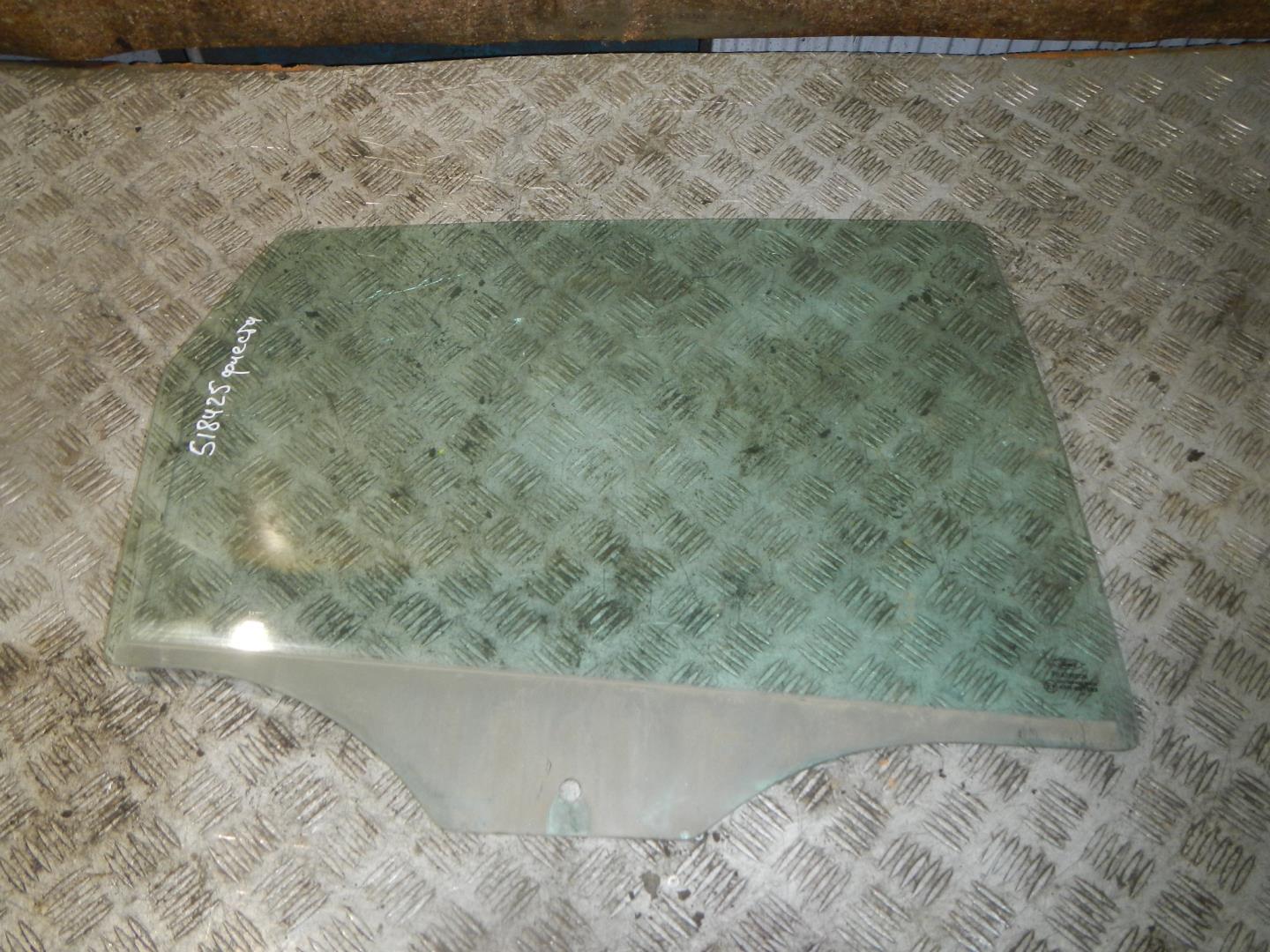 Стекло двери задней правой