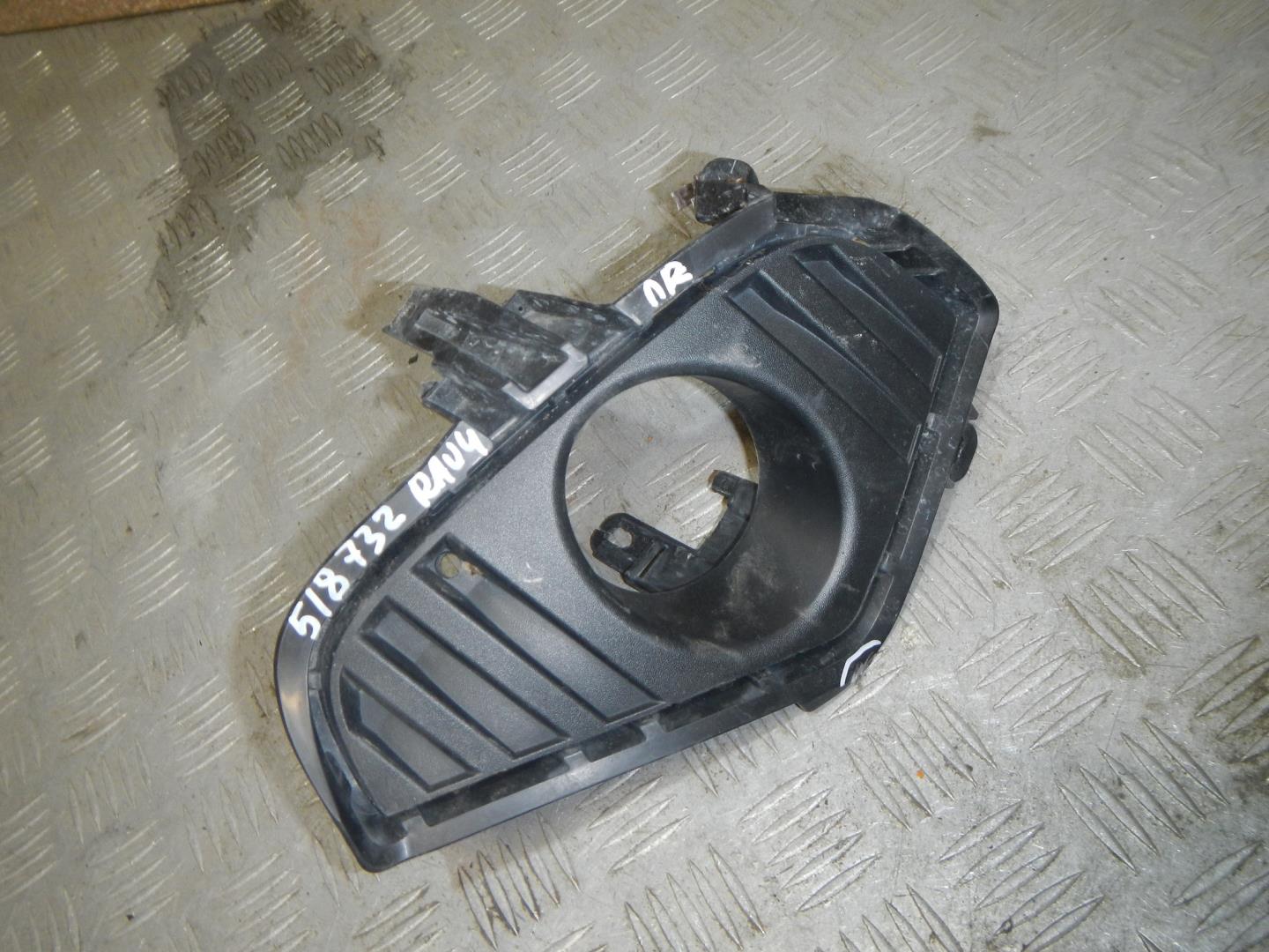 Решетка в бампер правая