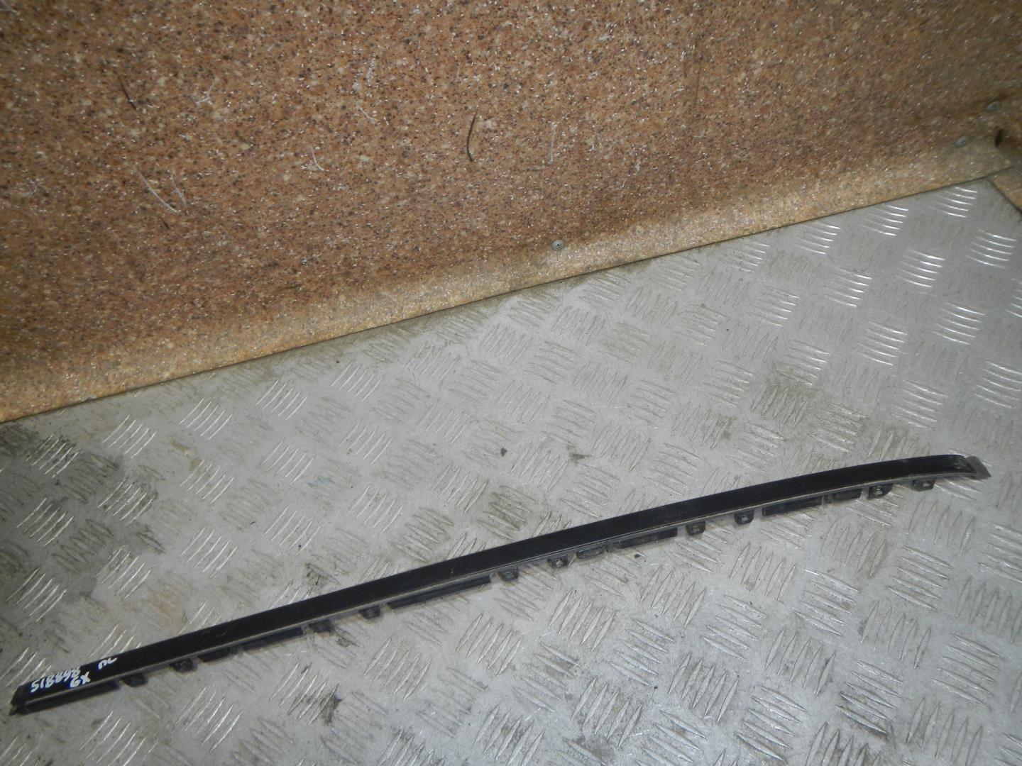 Молдинг лобового стекла