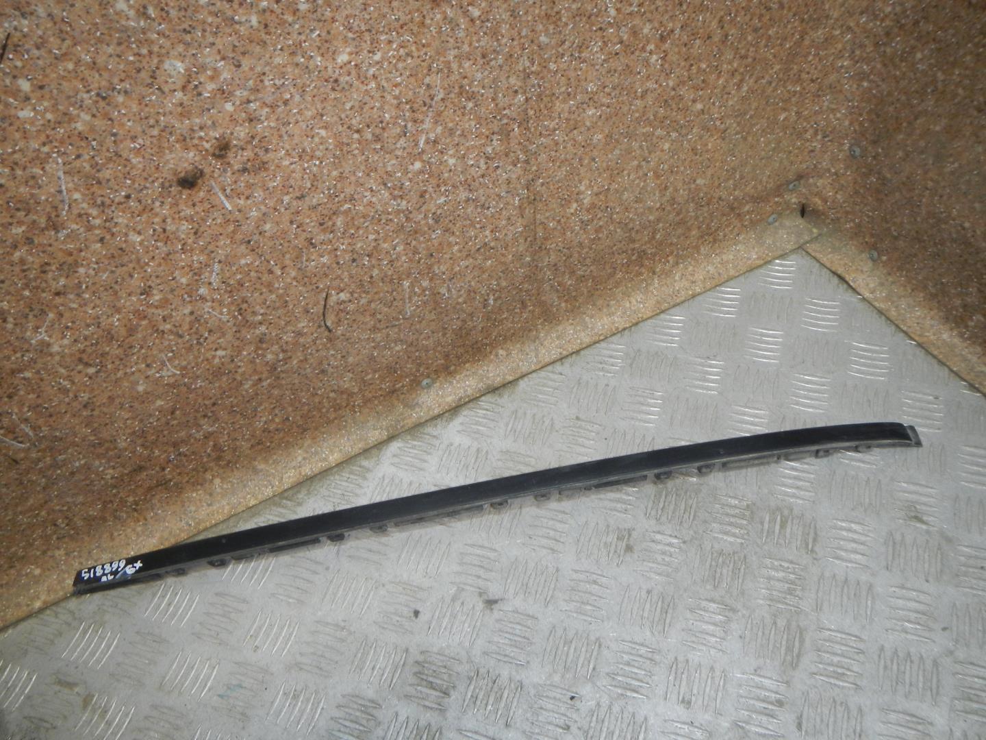 Молдинг лобового стекла