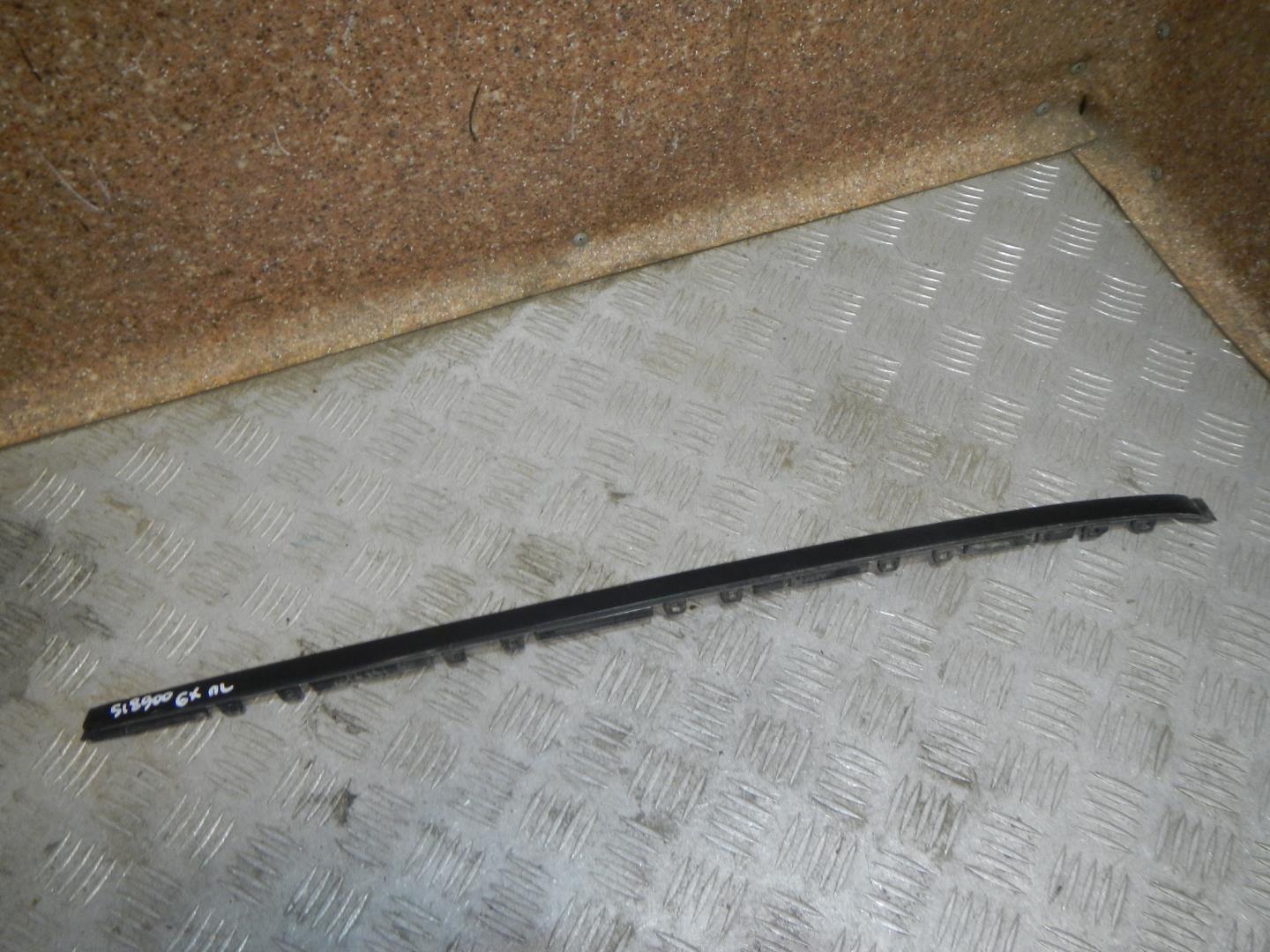 Молдинг лобового стекла