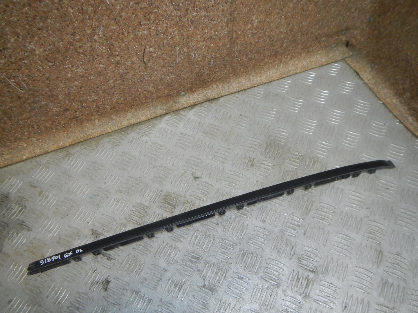 Молдинг лобового стекла