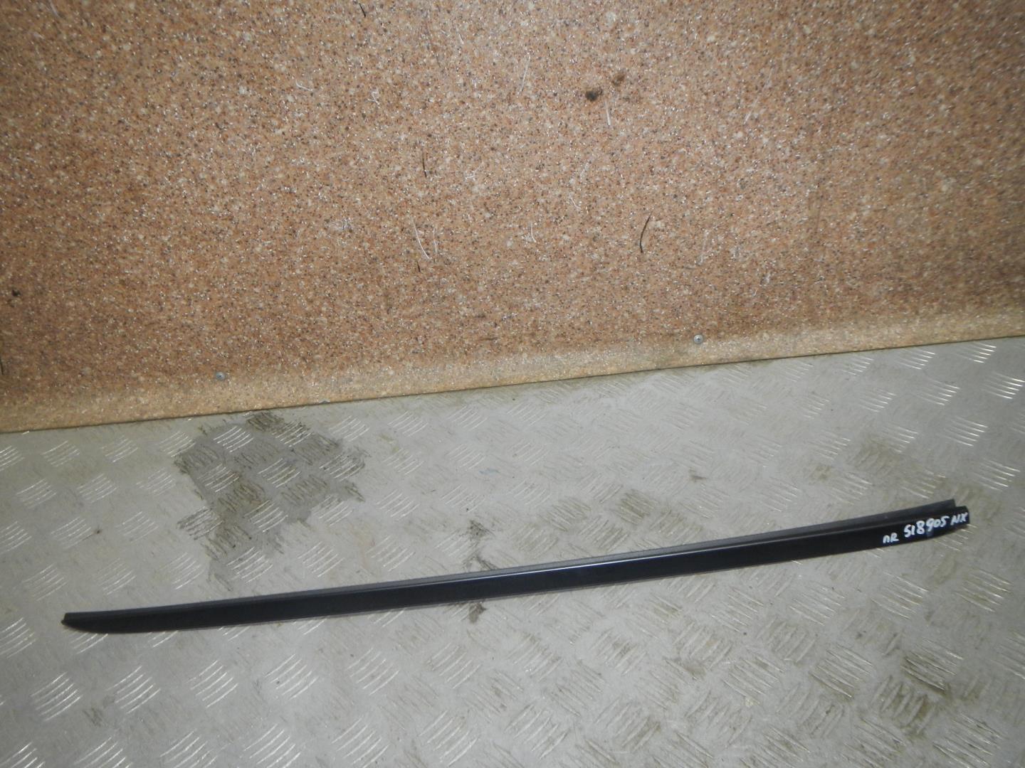 Молдинг лобового стекла