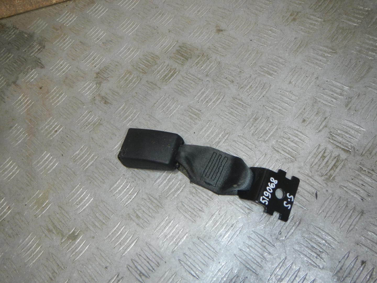 Ответная часть ремня безопасности