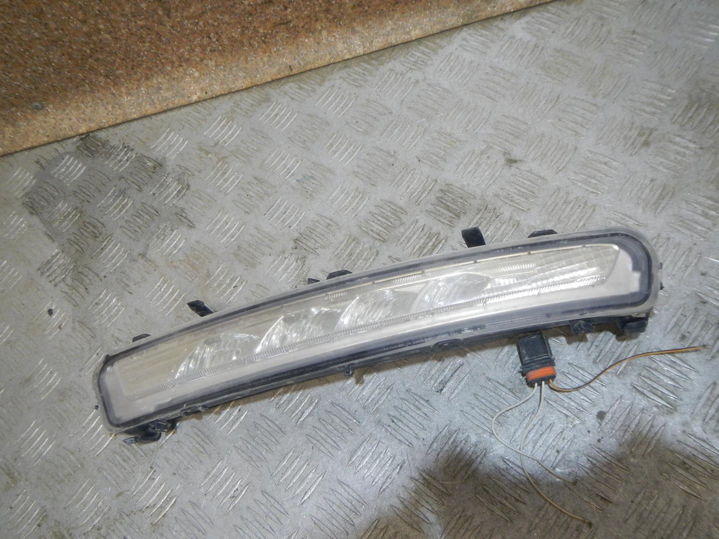 Фара дневного света правая (ходовые огни)