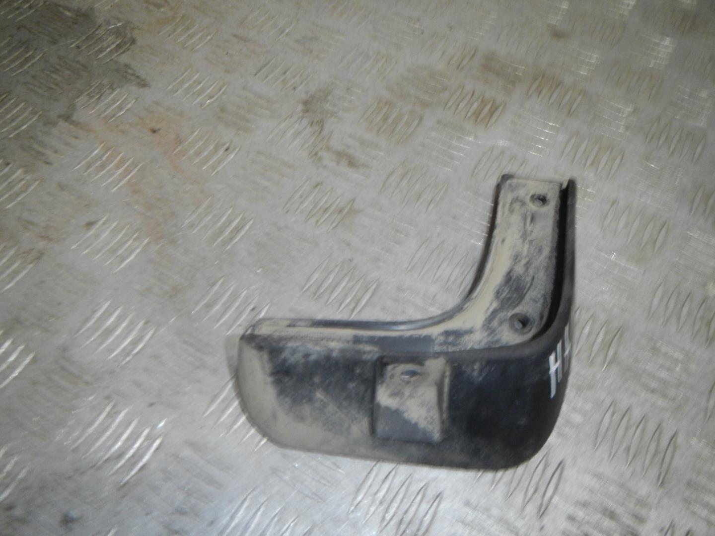 Брызговик задний правый