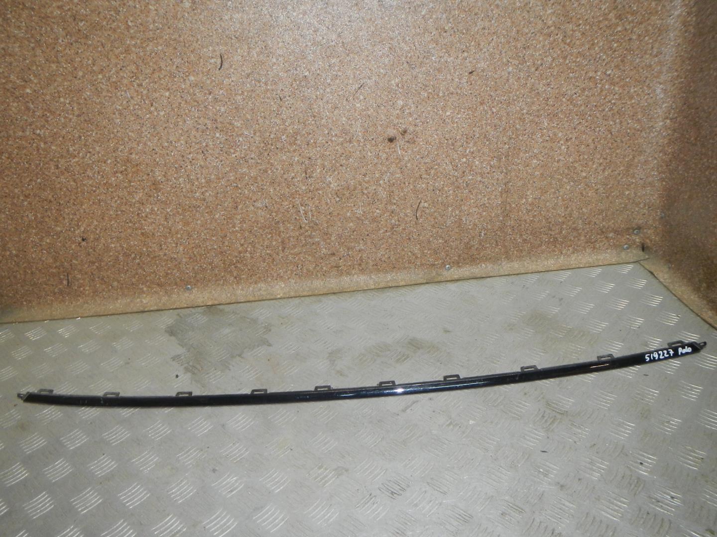 Молдинг заднего бампера