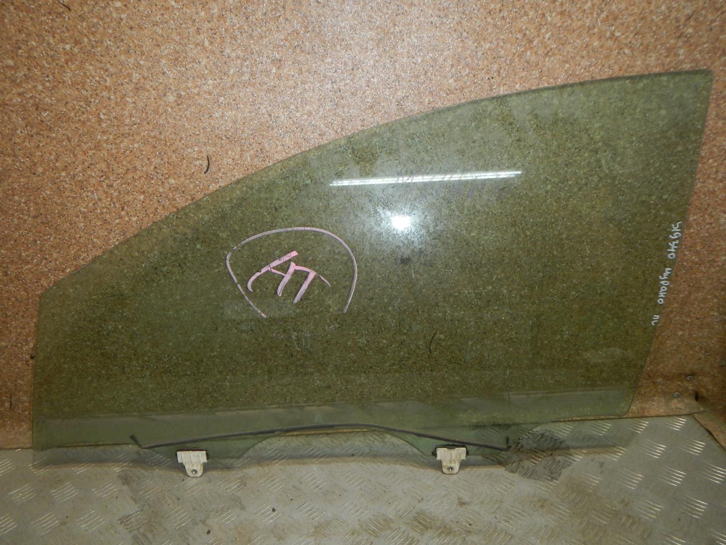 Стекло двери передней левой