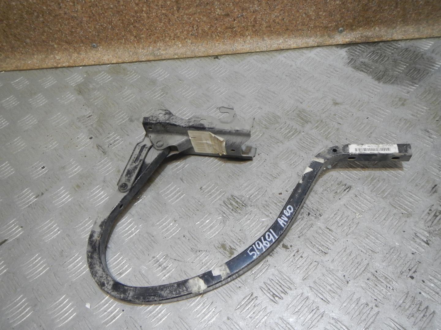 Петля крышки багажника