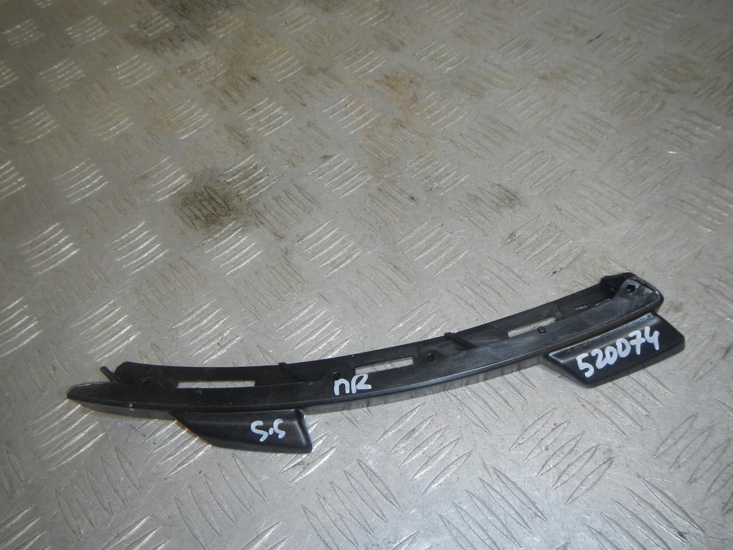 Кронштейн переднего бампера правый