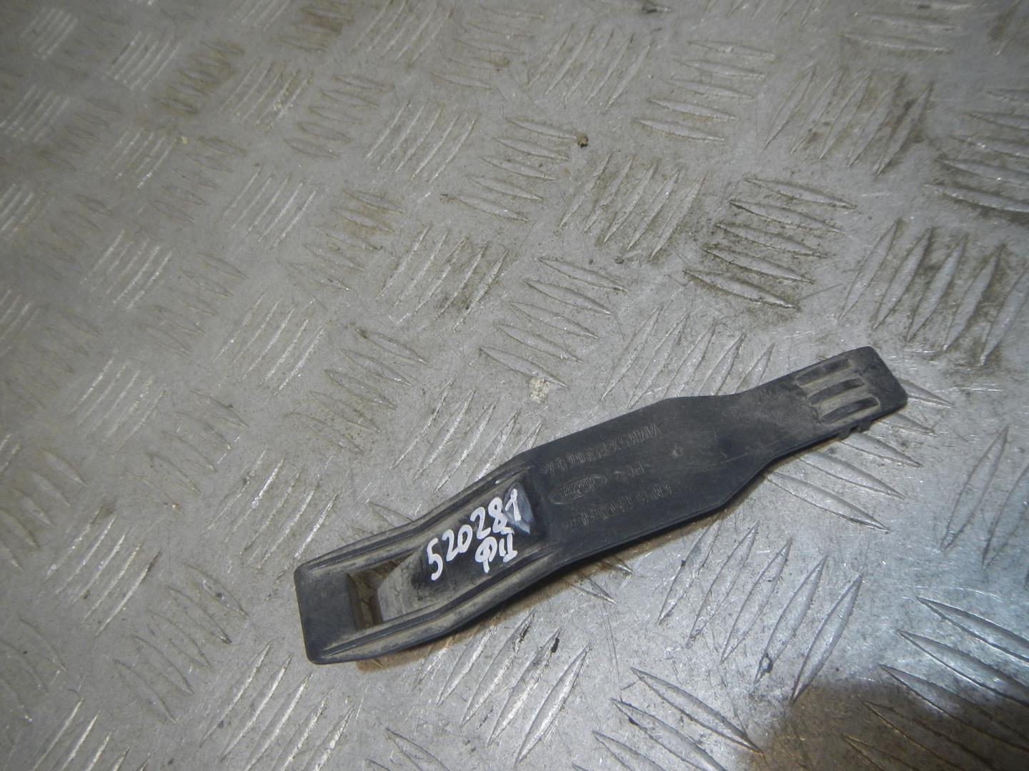 Кронштейн фар левый