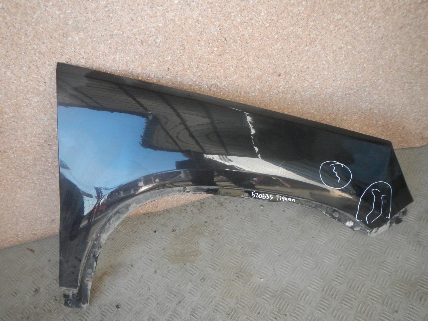 Крыло переднее правое