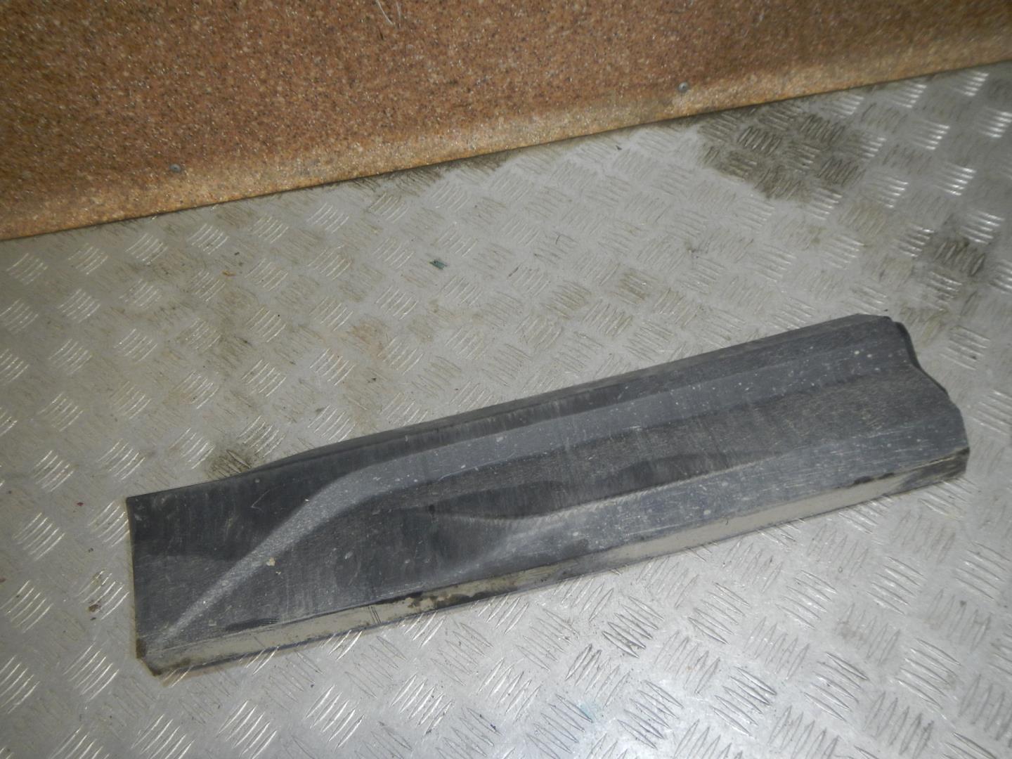 Молдинг задней правой двери