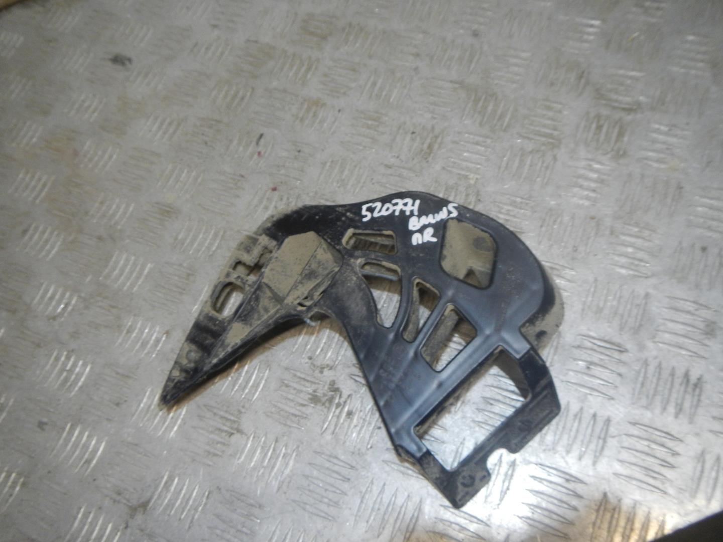 Кронштейн переднего бампера правый