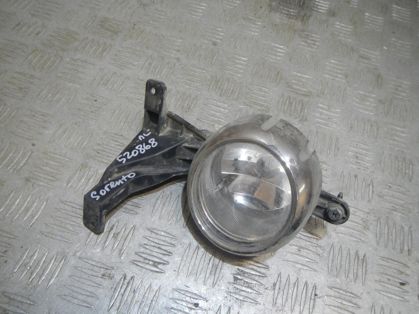 Фара противотуманная левая