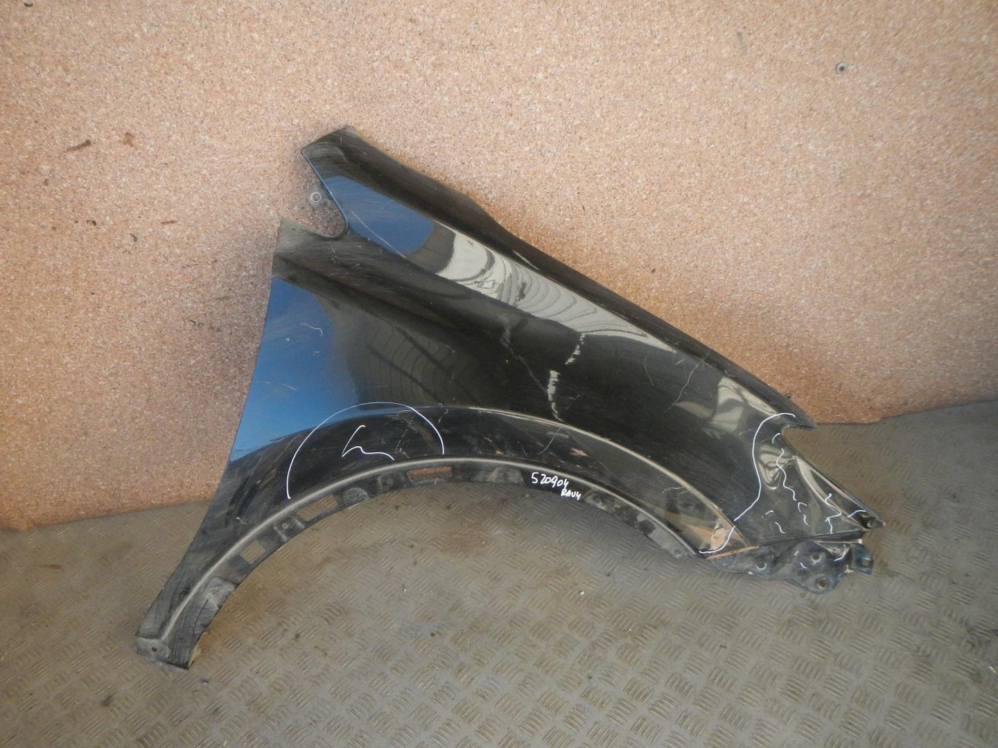 Крыло переднее правое