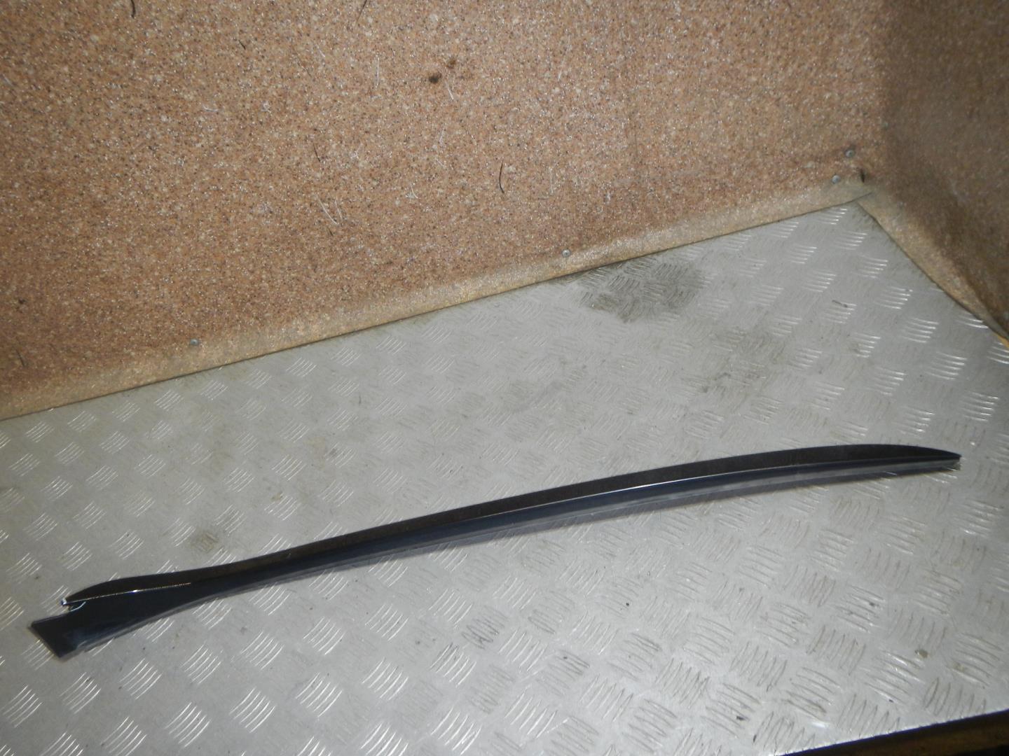 Молдинг лобового стекла