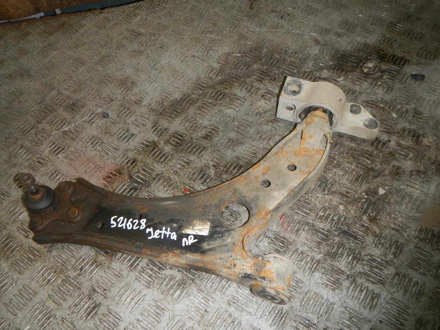 Рычаг передний правый