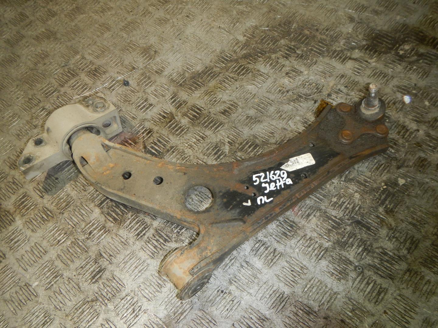 Рычаг передний левый