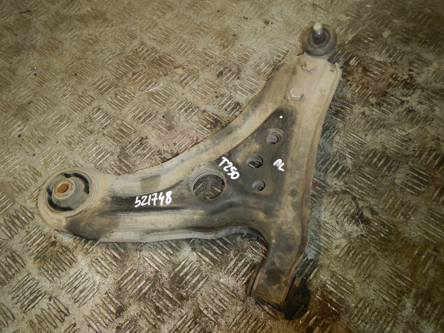 Рычаг передний левый