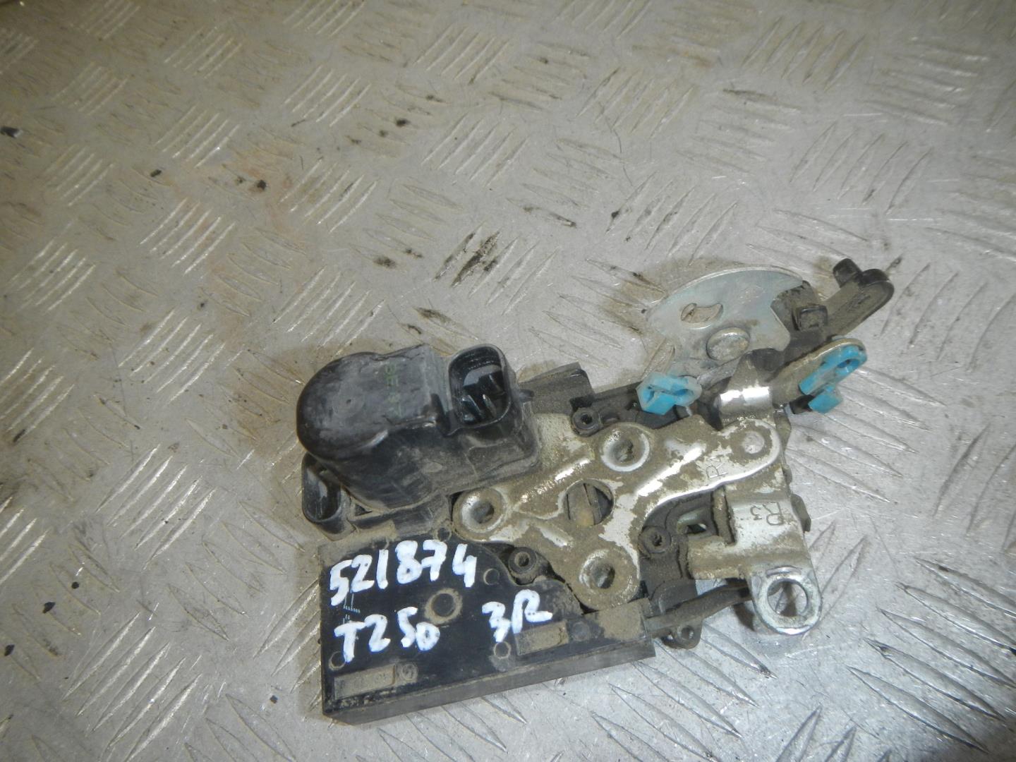 Замок двери задней правой