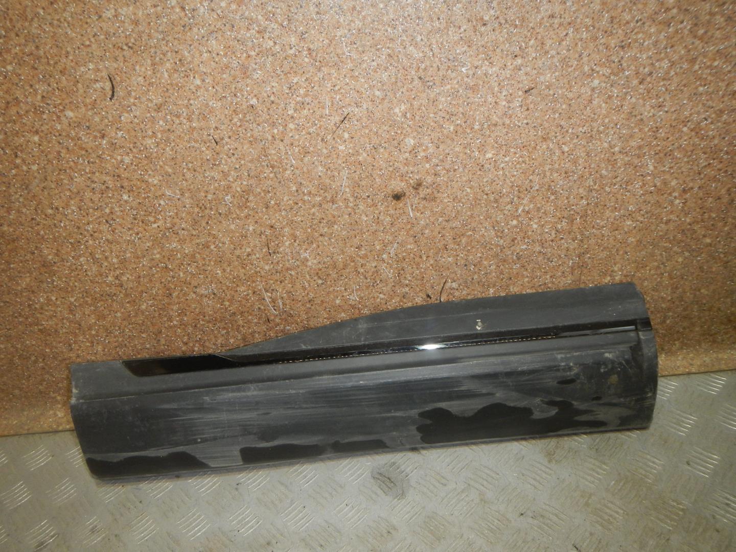 Молдинг задней правой двери