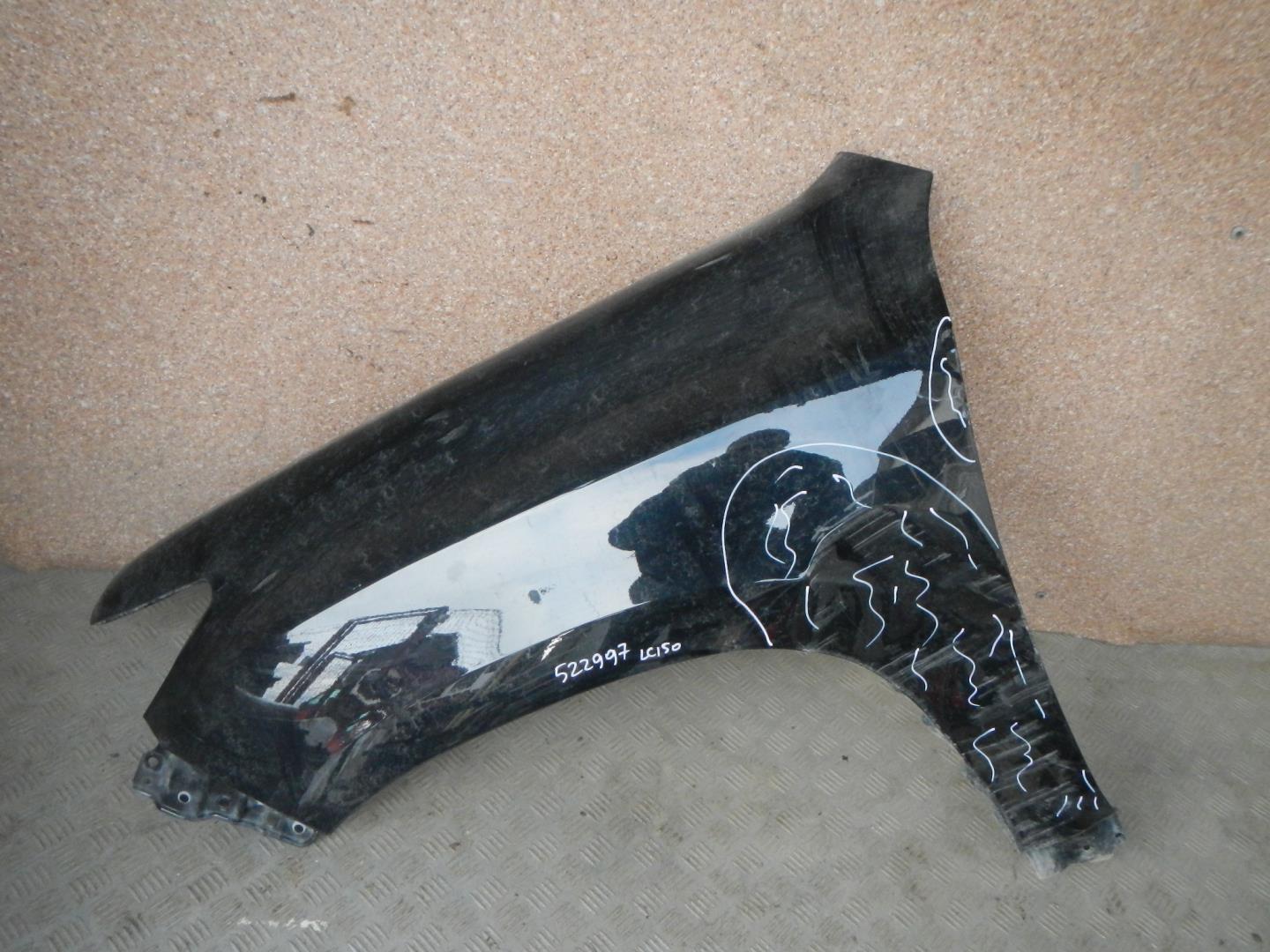 Крыло переднее левое