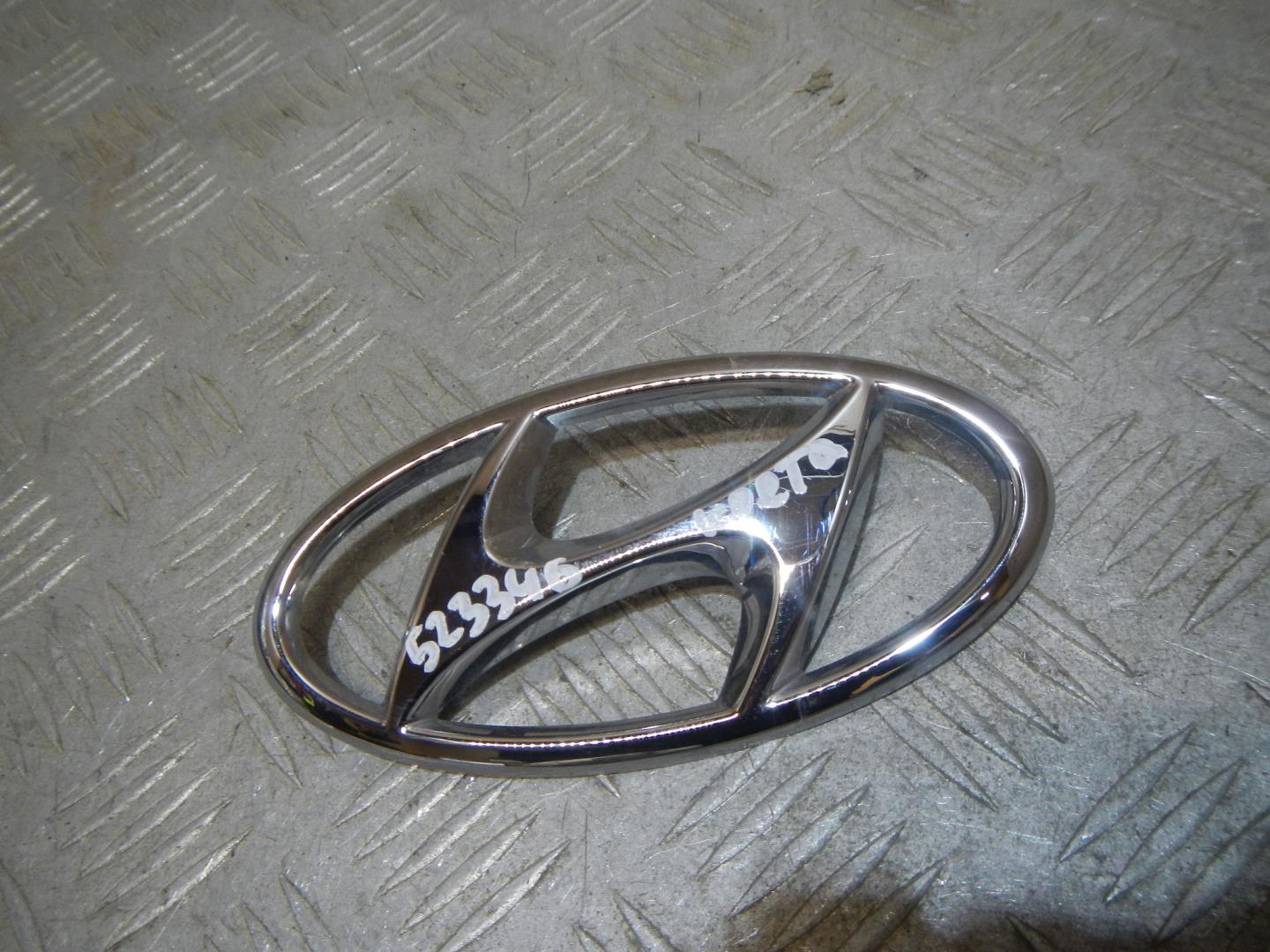 Эмблема на крышку багажника