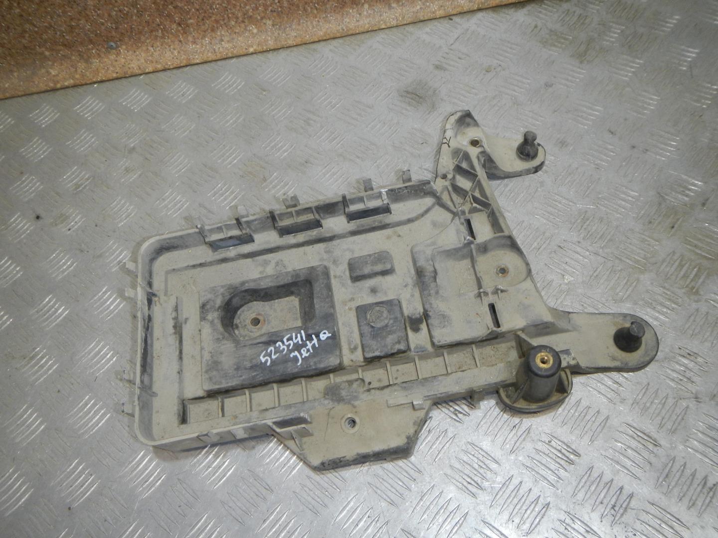 Крепление АКБ (корпус/подставка)