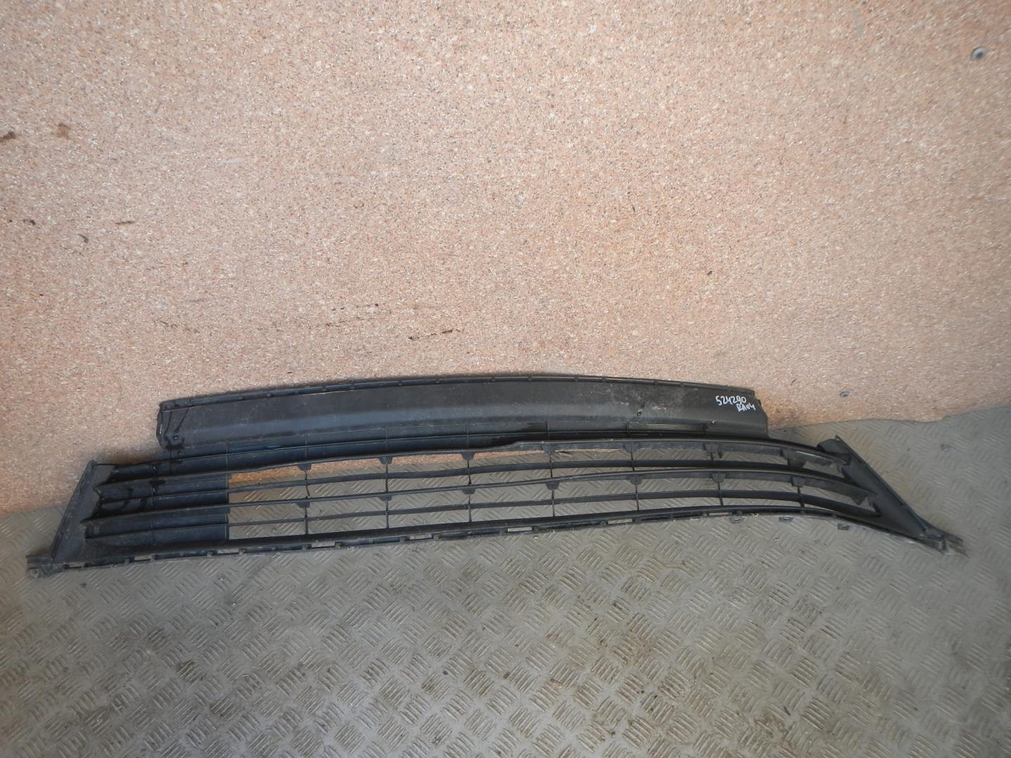 Решетка в бампер центральная