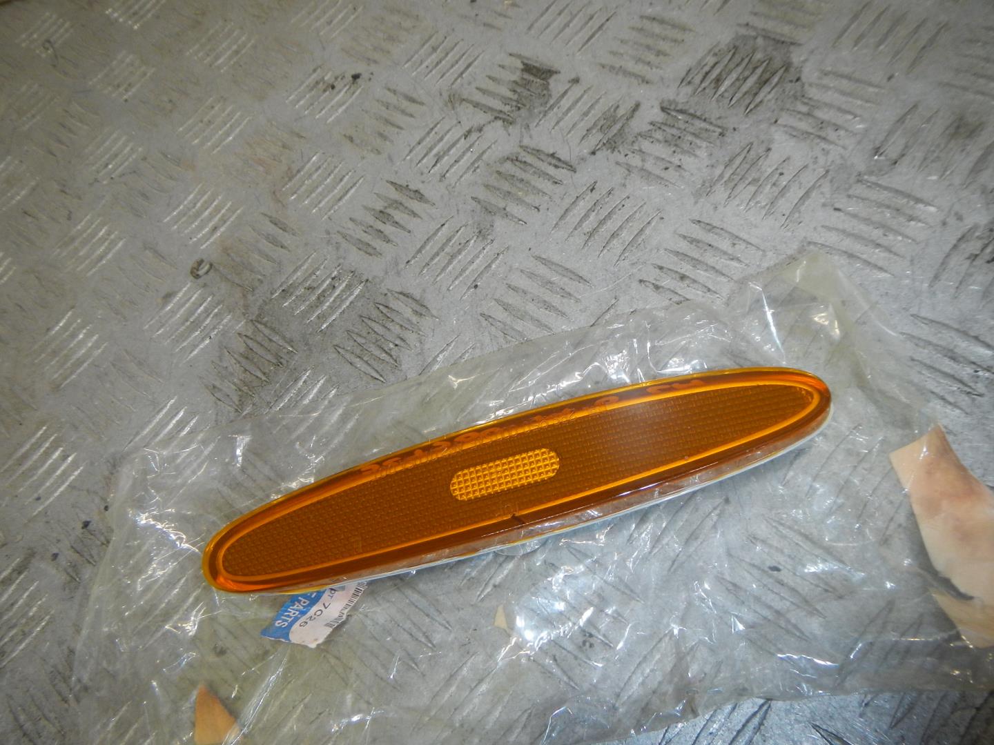 Отражатель в бампер задний левый для Mazda 6 (GG) 2002-2008