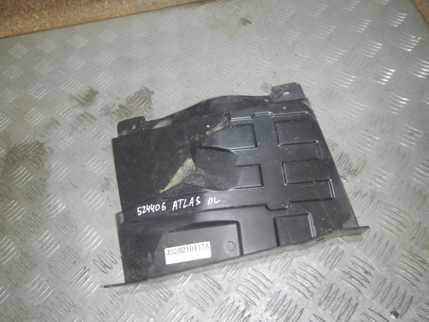 Пыльник двигателя боковой левый