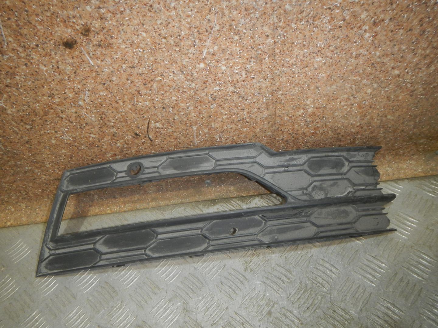 Решетка в бампер правая